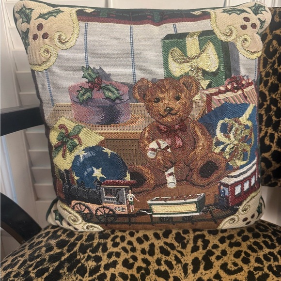 Set of 2 Vintage Style Christmas Tapestry Throw Pillows Holiday Decor 16” - Picture 1 of 5